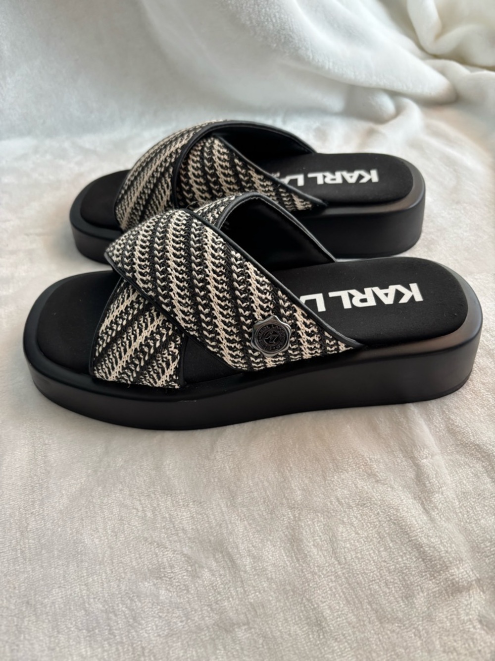 KARL LAGERFELD PARIS Ophelia Woven Slip-On Platform Slide Sandals Black Size 7.5